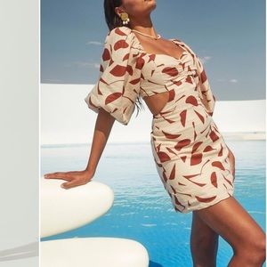 ASTR the label heather abstract print cutout bubble sleeve mini dress